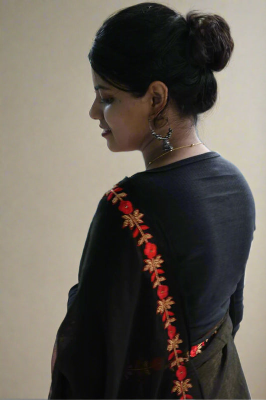 Black saree with red border